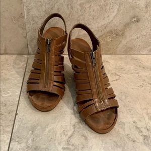 Aerosoles tan gladiator wedge sandals, size 7-1/2
